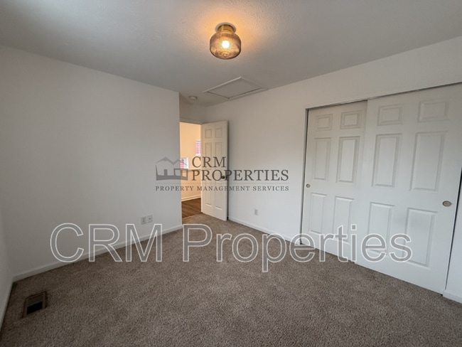 Building Photo - 326 N Warman Ave