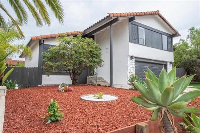 Building Photo - Encinitas 4br  2 car garage granite kitchen Huge Yard Home Remodeled TEXT 858-774-1574 $6290
