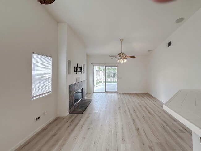 Building Photo - Single family home in Menifee!