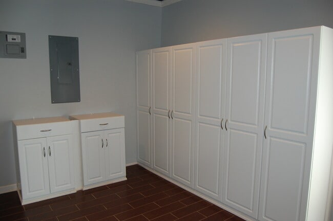Building Photo - Spacious 2 BR Townhome in Sterling Park wi...