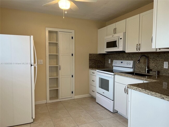 Building Photo - 6241 SW 38th Ct