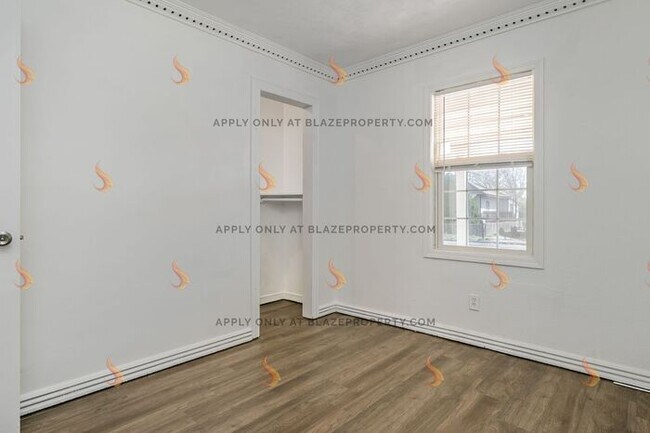 Building Photo - Beautifully Renovated 3-Bed, 1-Bath Home w...