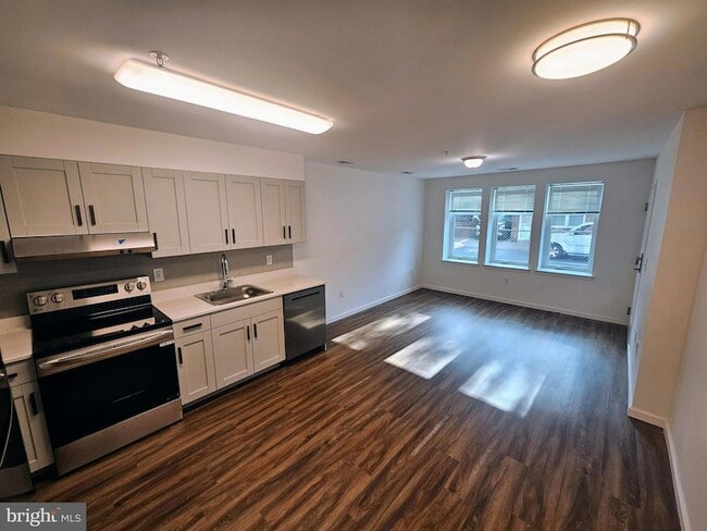 Primary Photo - 200 Hamilton Ave