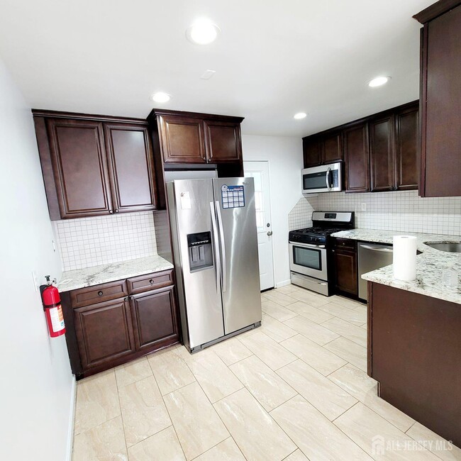 Building Photo - 216 Bloomfield Ave