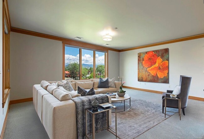 Building Photo - $2,295 / 2BD Luxury Condo