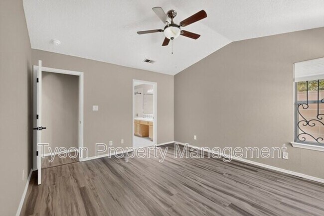 Building Photo - 1409 Stoneway Dr NW