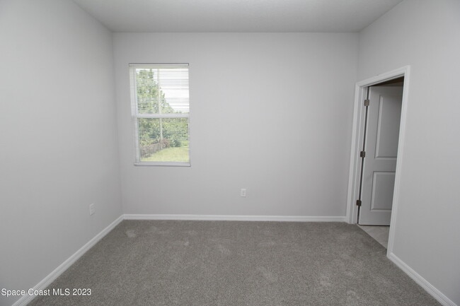 Building Photo - 743 Andrew St SE