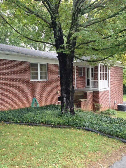 Building Photo - 104 S Germantown Rd