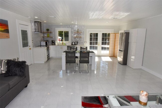 Building Photo - 2450 Hawthorne St