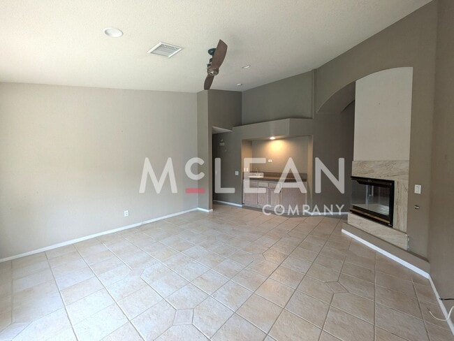 Building Photo - Unfurnished Three Bedroom, Two Bathroom Ho...