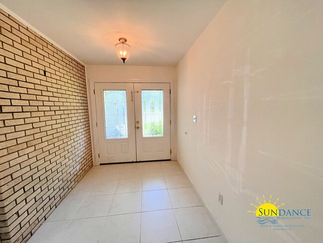 Building Photo - Sparkling Pool Oasis 3 Bedroom + Flex Spac...