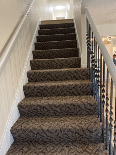 Building Photo - 208 N Pointe Ln