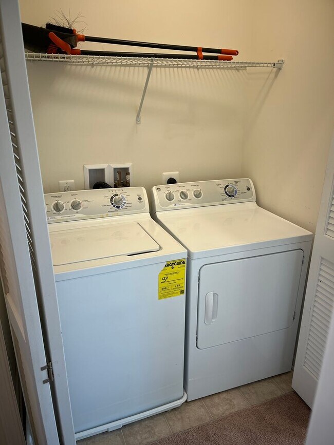 Building Photo - 1253 Elderslie Ln