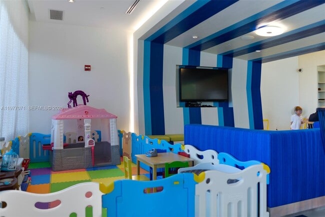 Building Photo - 3951 S Ocean Dr