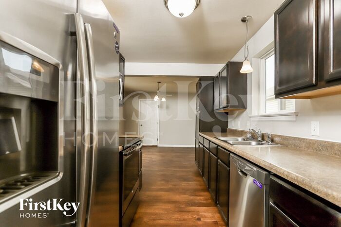 Building Photo - 913 Carpathian Dr