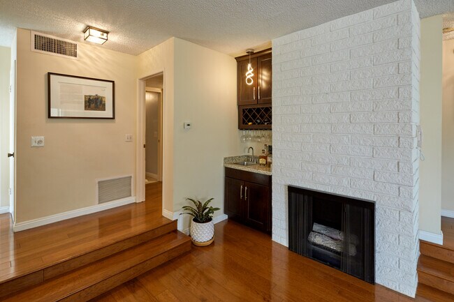 Building Photo - 817 10th St