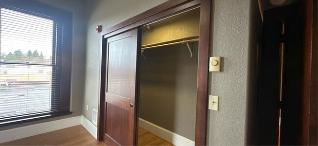 Building Photo - 201 E Main St