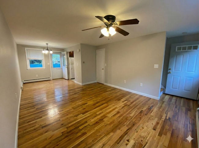 Building Photo - 144 E Main St