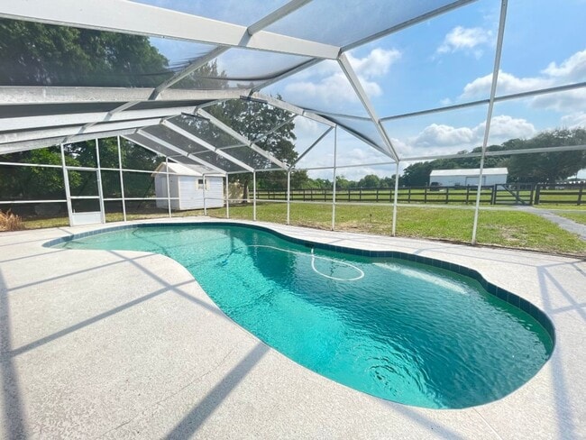 Building Photo - Gorgeous 4 BR country estate home with pool on 3 Acres