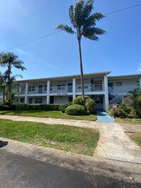 Building Photo - Lovely 1/1 Condo in St. Pete