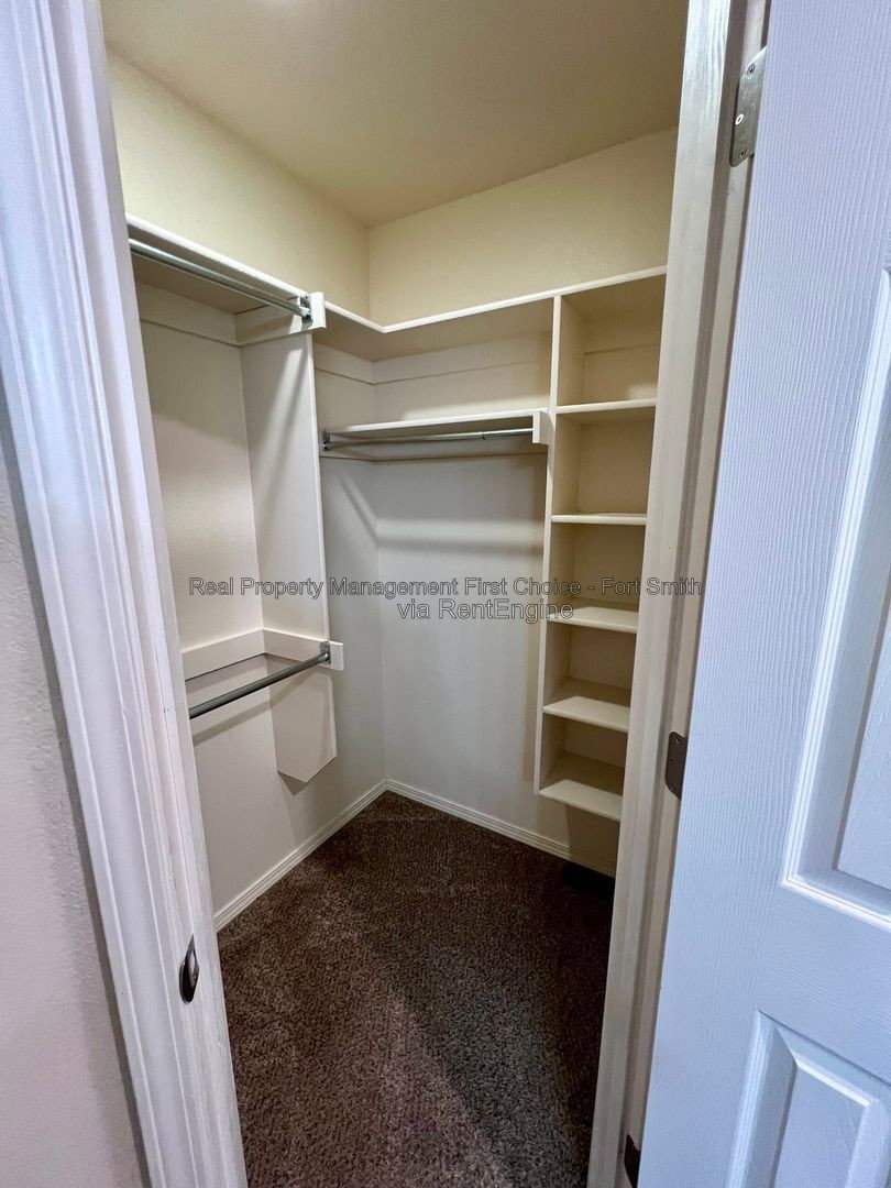 Building Photo - 507 Ridge Point Dr