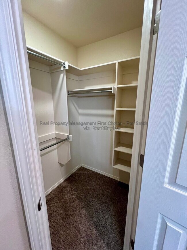 Building Photo - 507 Ridge Point Dr
