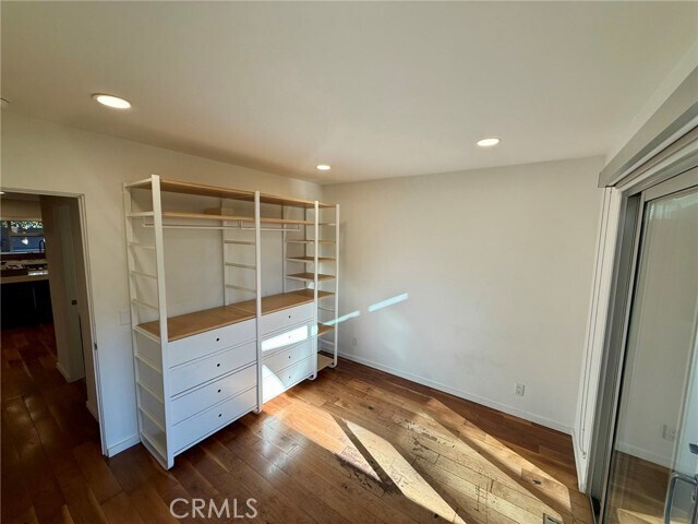 Building Photo - 2302 Oakwood Ave