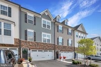 Building Photo - 256 Stallion St