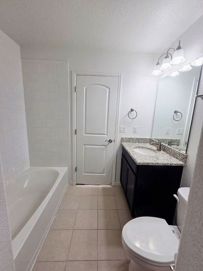 Building Photo - Charming, Spacious Townhome in a Prime Location | Move In Today & Save 50% on First Month