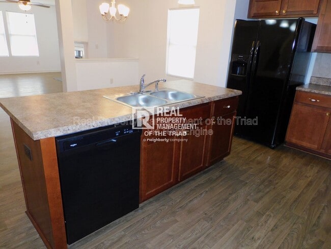 Building Photo - 5013 Red Poll Dr