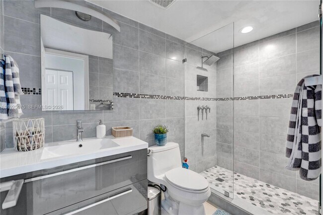 Building Photo - 9273 Collins Ave