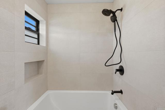 Building Photo - 1065 Buena Vista Way