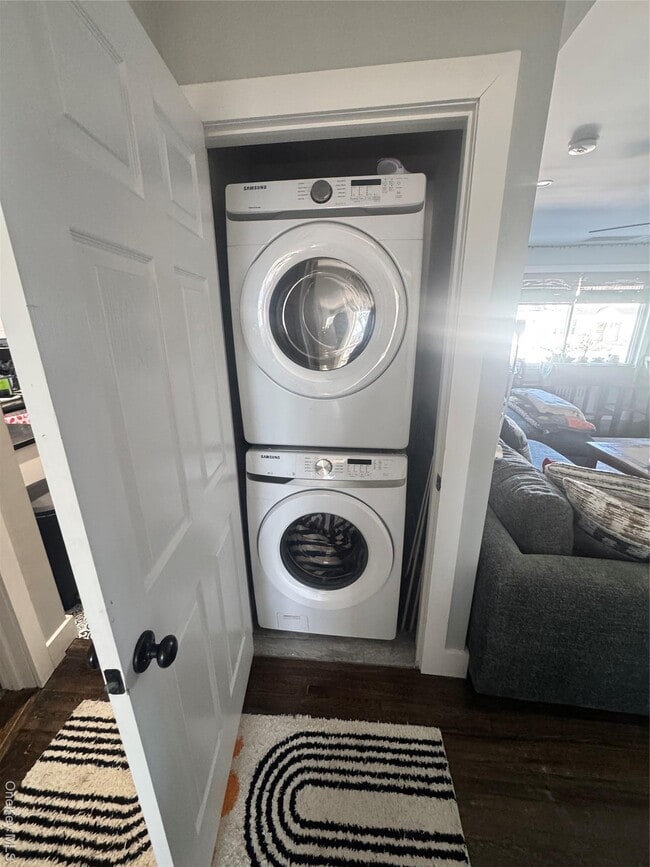 Building Photo - 122 E Fulton St