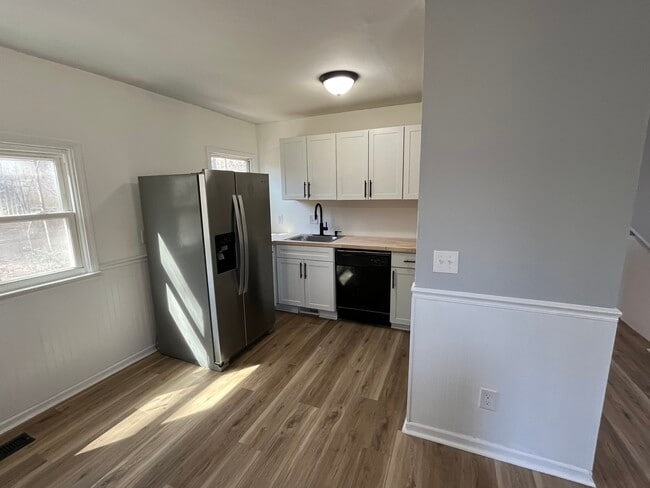 Building Photo - 7613 Mine Valley Rd