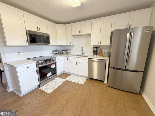 Building Photo - 100 Woodstone Dr