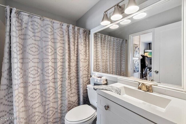 Building Photo - 4304 E Milton Dr