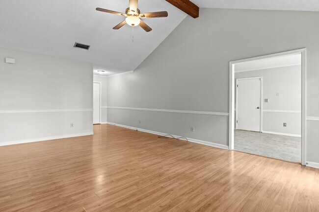 Building Photo - 622 Ridgefield Dr