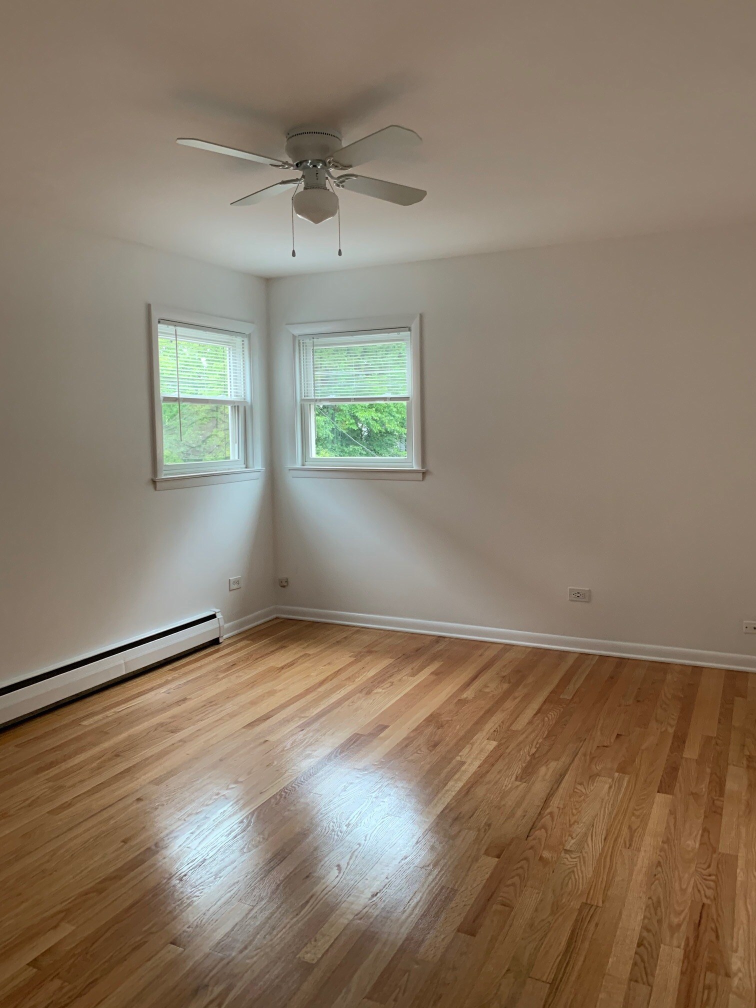 bed 2 - 1641 Linden St