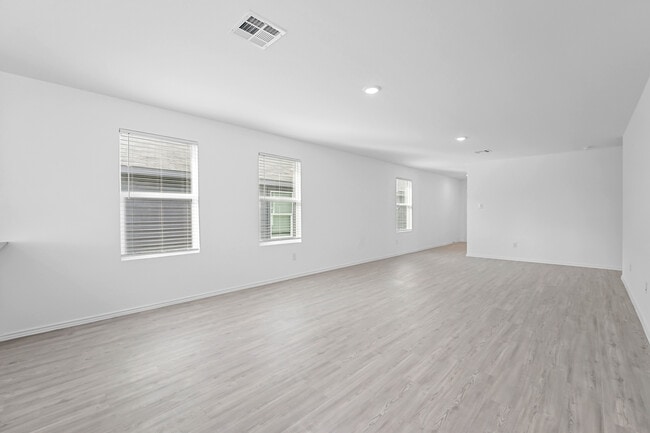 Building Photo - 13931 Wool Pk