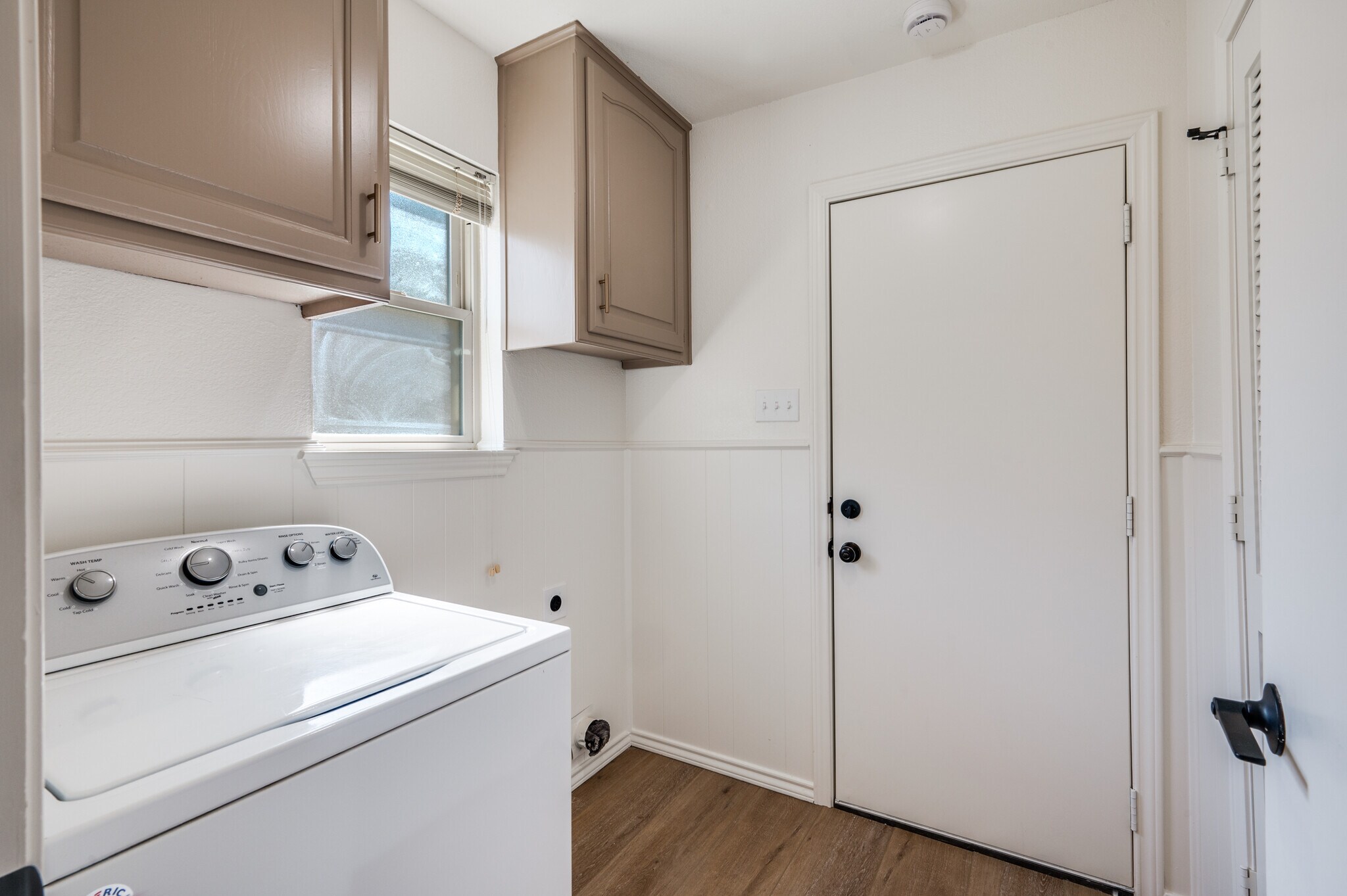 Building Photo - 1015 De Pauw Dr