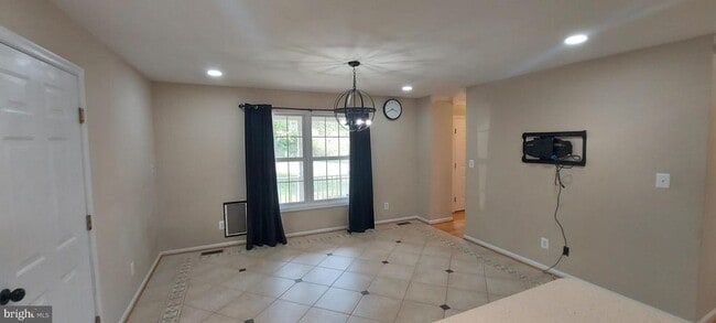 Building Photo - 5001 Old Bartholows Rd