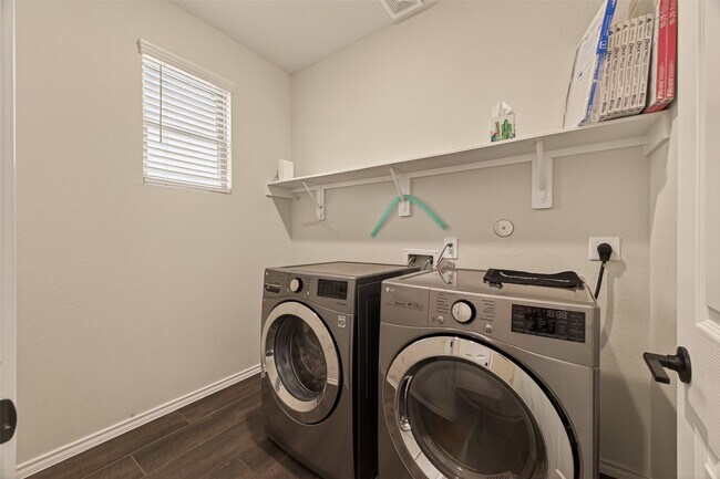 Building Photo - 3405 Knighton Hill Dr