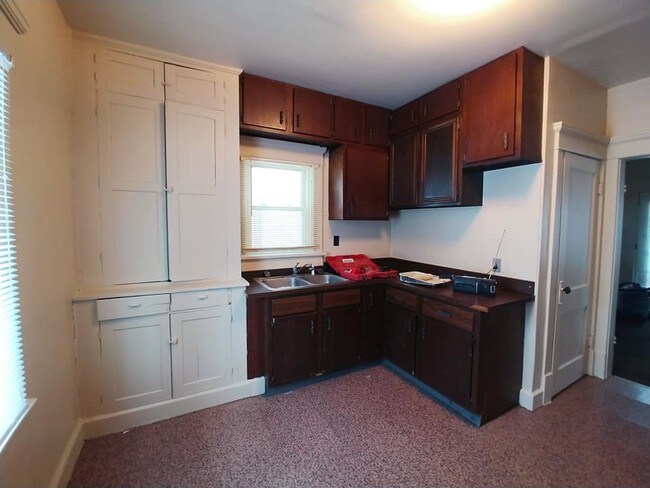 Building Photo - 227 E 2nd St