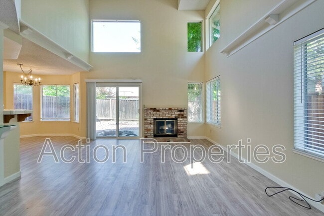 Building Photo - 1999 Garden Bing Cir