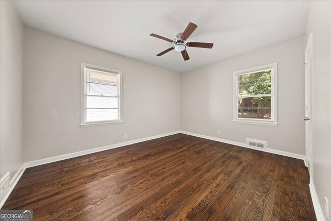 Building Photo - 1935 Handley Ave SW