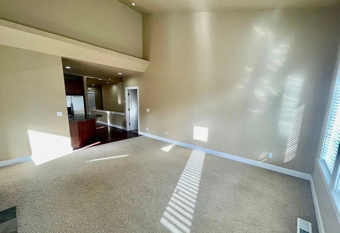 Building Photo - 8557 SE Bristol Park Dr