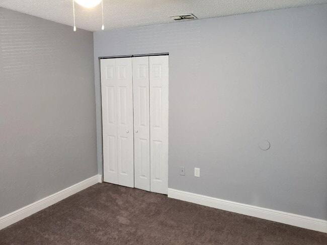 Building Photo - 3/2 Duplex in Bradenton