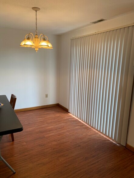 Dining room - 166 Old Brookfield Rd
