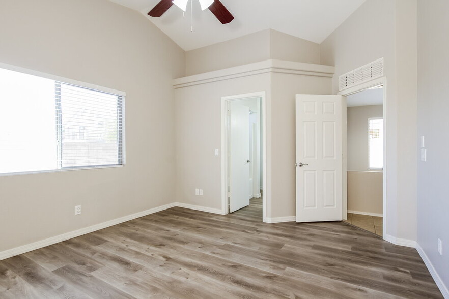 Building Photo - 24007 W Huntington Dr
