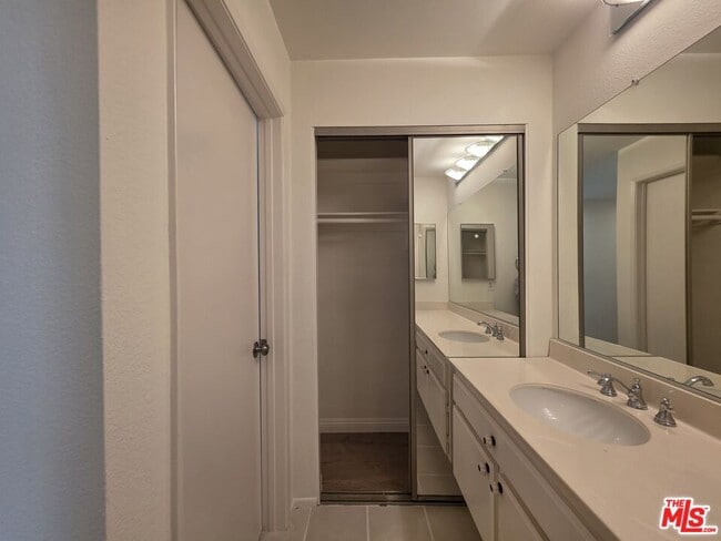 Building Photo - 8505 Gulana Ave